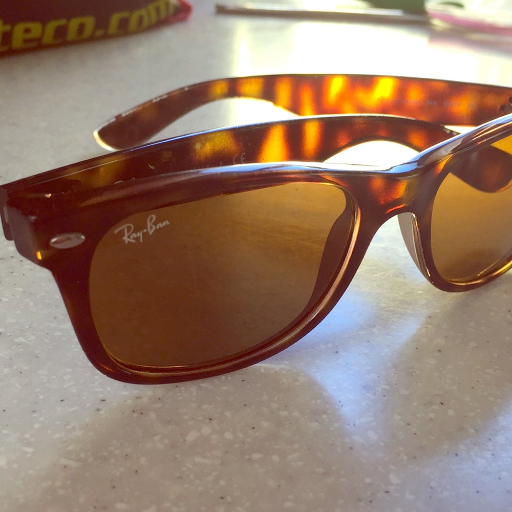 Ray Ban Wayfarer Tortoise Shell Sunglasses
